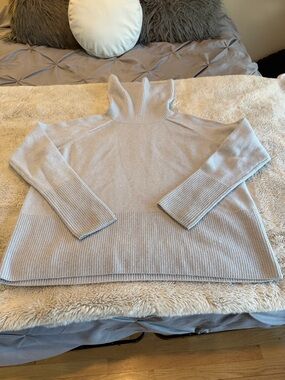 Athleta Light Cream Turtleneck Ribbed Hem Sweater